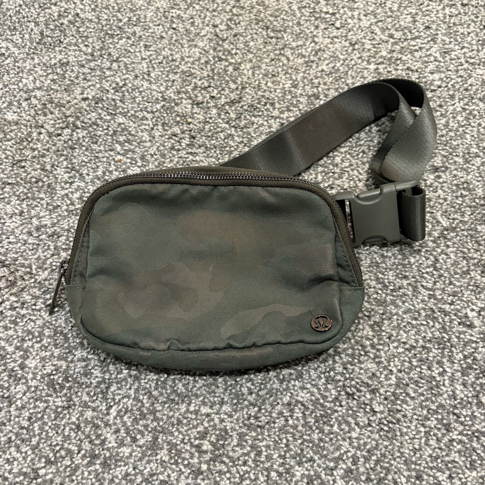 Lululemon belt bag